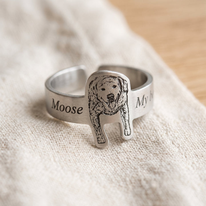 adjustable ring engraved with a pet portrait, close-up of the engraving
