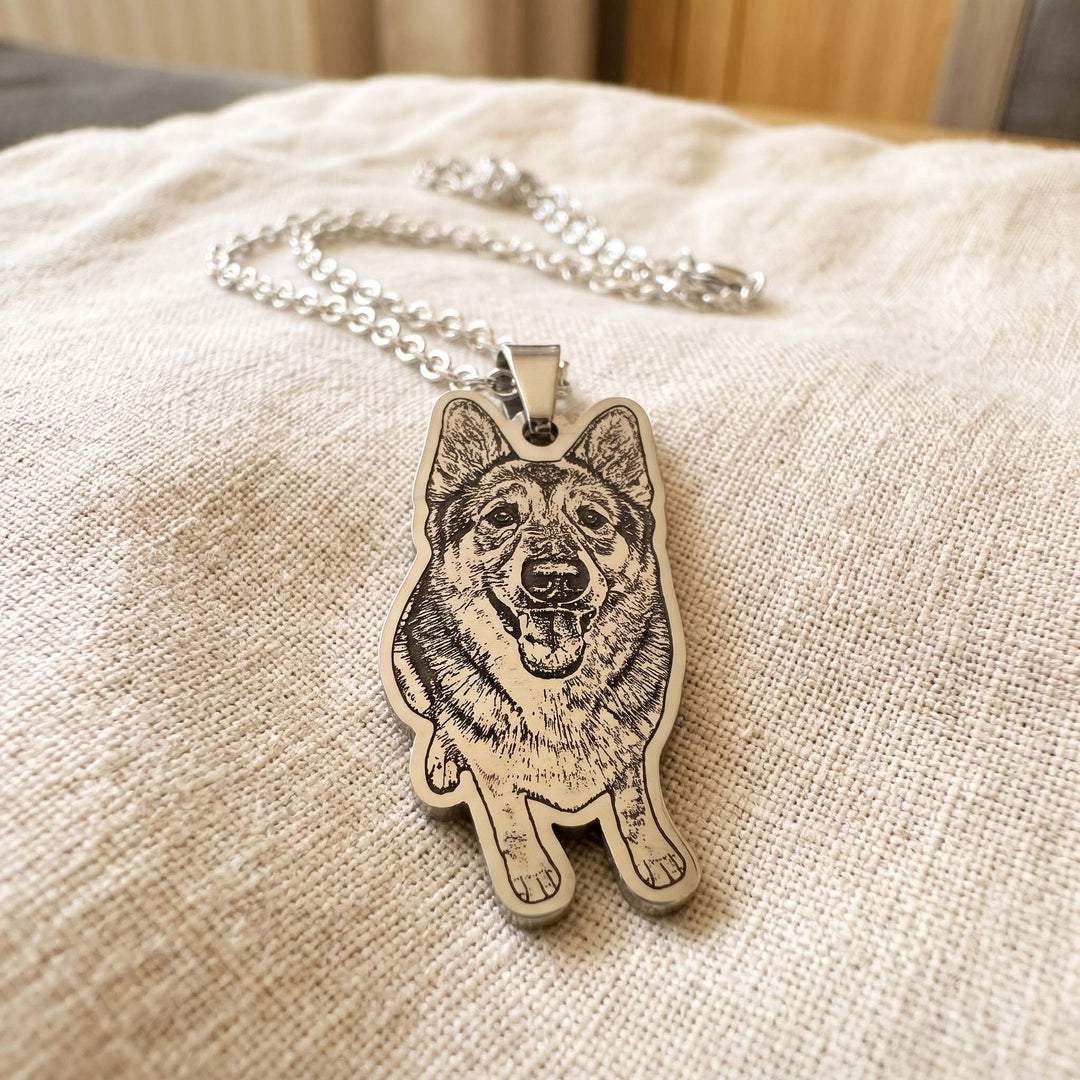 custom pet photo necklace engraved from your photo, close-up of the engraving