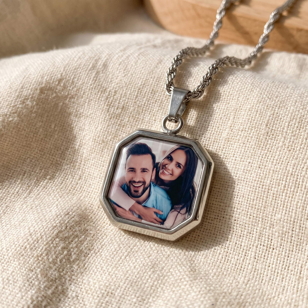 heat activated photo necklace, close-up