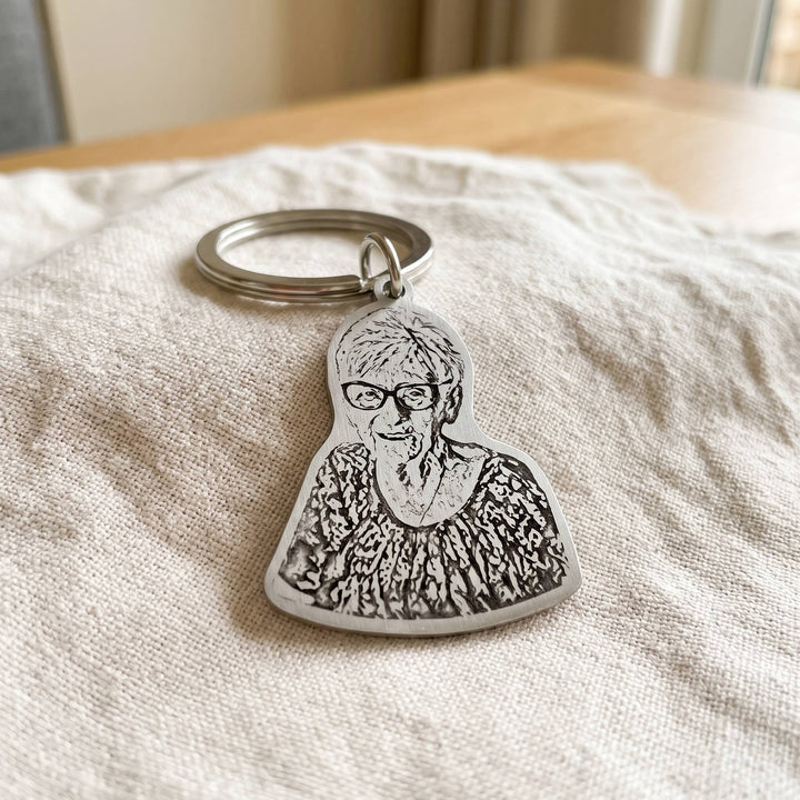 remembrance photo keychain engraved from a photo, close-up of the engraving